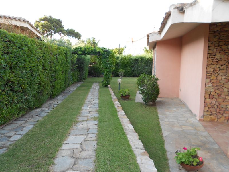 photo 4 Location entre particuliers Villasimius villa Sardaigne Cagliari (province de) Cour