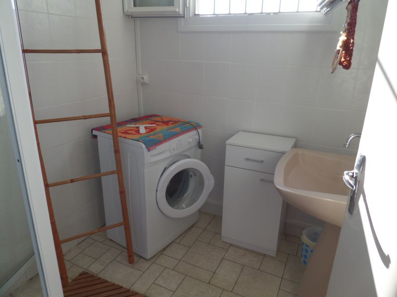 photo 3 Location entre particuliers Narbonne plage appartement Languedoc-Roussillon Aude salle de bain