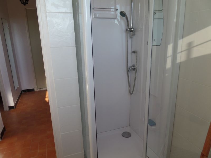 photo 4 Location entre particuliers Narbonne plage appartement Languedoc-Roussillon Aude salle de bain