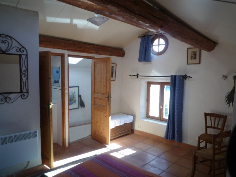 photo 6 Location entre particuliers Forcalquier gite Provence-Alpes-Cte d'Azur Alpes de Haute-Provence chambre 1