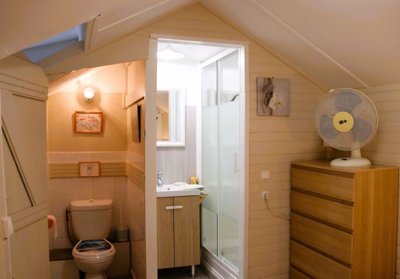 photo 3 Location entre particuliers Collioure bungalow Languedoc-Roussillon Pyrnes-Orientales salle de bain