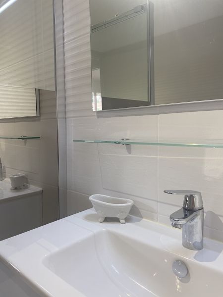photo 9 Location entre particuliers Le Lavandou appartement Provence-Alpes-Cte d'Azur Var salle de bain