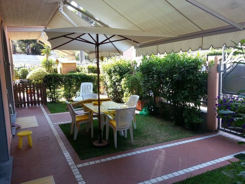 photo 1 Location entre particuliers Marina di Massa appartement   Jardin