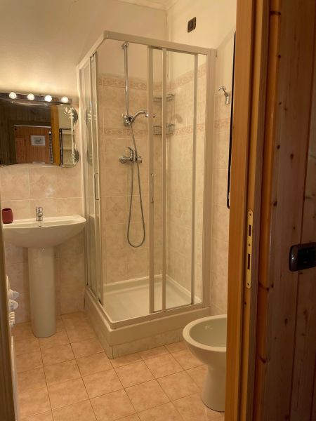 photo 12 Location entre particuliers Gressoney Saint Jean appartement Val-d'Aoste Aoste (province d') salle de bain