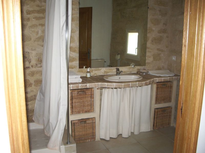 photo 19 Location entre particuliers Uzs maison Languedoc-Roussillon Gard Salle d'eau