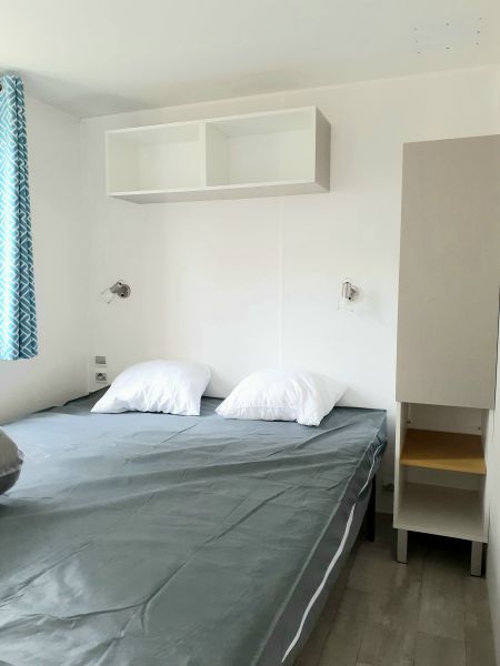 photo 4 Location entre particuliers Montalivet mobilhome Aquitaine Gironde chambre 1
