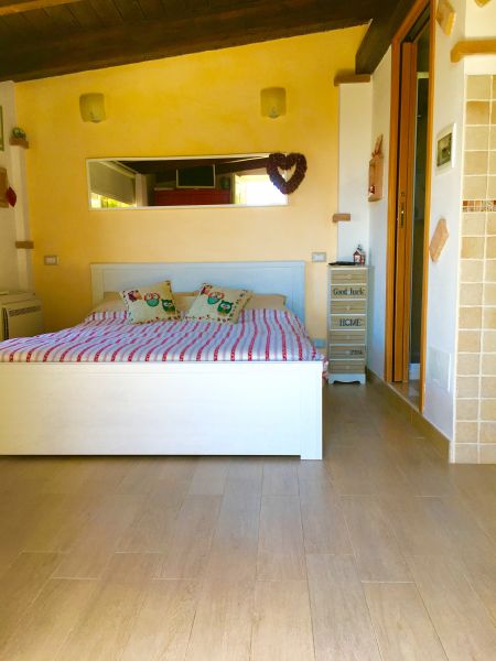 photo 9 Location entre particuliers Gaeta studio Latium Latina (province de) chambre