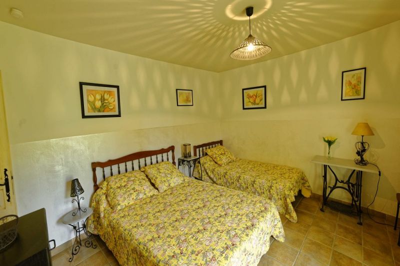 photo 11 Location entre particuliers Saint Rmy de Provence maison Provence-Alpes-Cte d'Azur Bouches du Rhne chambre 2