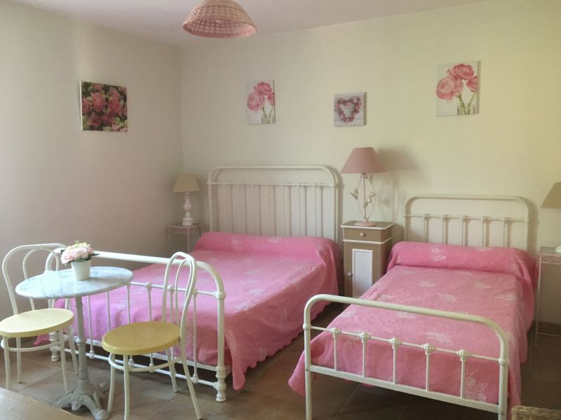 photo 7 Location entre particuliers Saint Rmy de Provence maison Provence-Alpes-Cte d'Azur Bouches du Rhne chambre 1