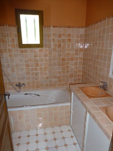 photo 24 Location entre particuliers Entrecasteaux villa Provence-Alpes-Cte d'Azur Var salle de bain 2