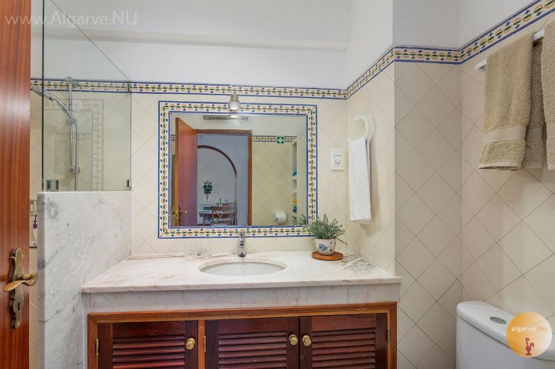 photo 6 Location entre particuliers Carvoeiro appartement Algarve  salle de bain
