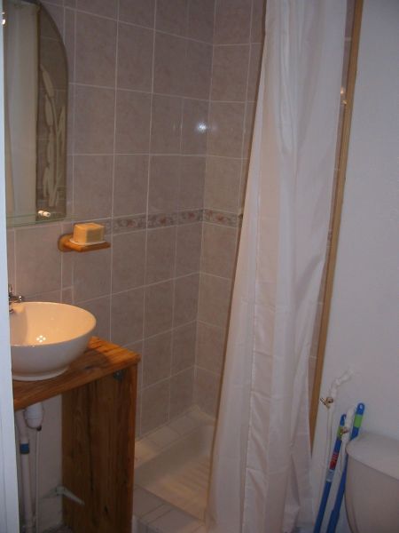 photo 9 Location entre particuliers Serre Chevalier studio Provence-Alpes-Cte d'Azur Hautes-Alpes salle de bain