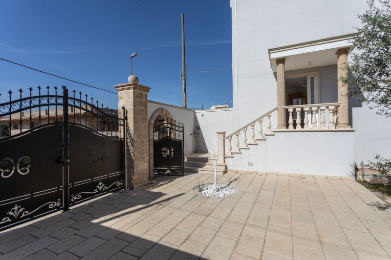 photo 3 Location entre particuliers Ugento - Torre San Giovanni appartement   Jardin