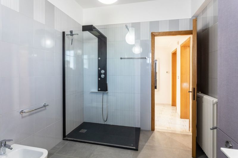 photo 14 Location entre particuliers Ugento - Torre San Giovanni appartement   salle de bain 2