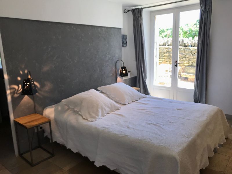 photo 3 Location entre particuliers Gordes maison Provence-Alpes-Cte d'Azur Vaucluse chambre 1