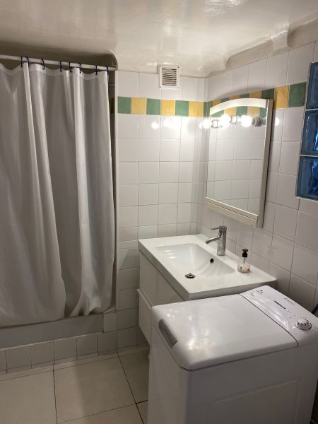 photo 5 Location entre particuliers La Seyne sur Mer appartement Provence-Alpes-Cte d'Azur Var salle de bain