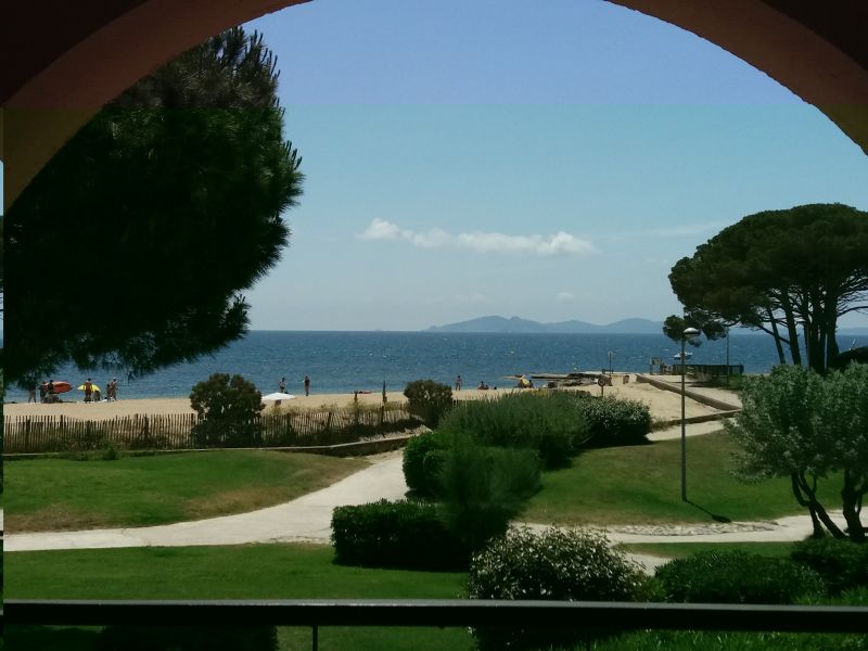 photo 0 Location entre particuliers La Londe-les-Maures appartement Provence-Alpes-Cte d'Azur Var Vue du balcon