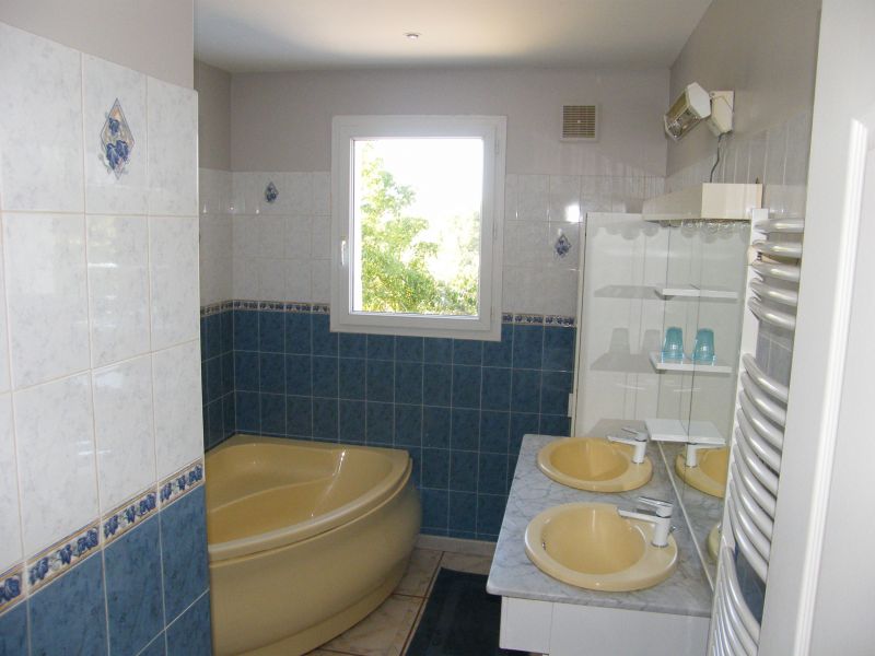 photo 10 Location entre particuliers Brive-la-Gaillarde gite Limousin Corrze salle de bain