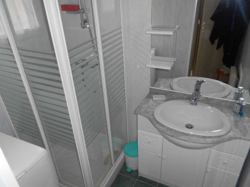 photo 10 Location entre particuliers Cauterets chalet Midi-Pyrnes  salle de bain