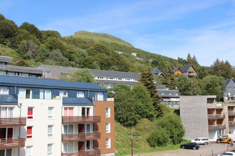 photo 25 Location entre particuliers Besse - Super Besse studio Auvergne Puy-de-Dme Vue du balcon