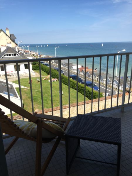 photo 4 Location entre particuliers Luc sur Mer appartement Basse-Normandie Calvados Vue du balcon