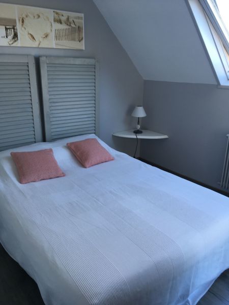 photo 15 Location entre particuliers Luc sur Mer appartement Basse-Normandie Calvados chambre 1