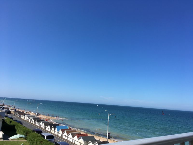 photo 16 Location entre particuliers Luc sur Mer appartement Basse-Normandie Calvados Vue du balcon