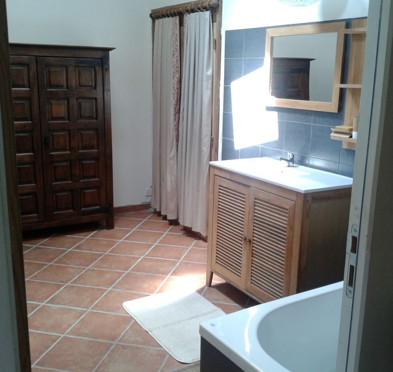 photo 9 Location entre particuliers Corte appartement Corse Haute-Corse salle de bain