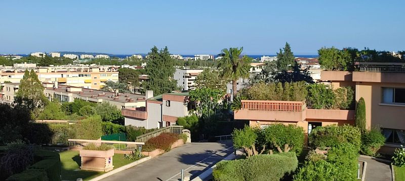 photo 2 Location entre particuliers Mandelieu la Napoule appartement Provence-Alpes-Cte d'Azur Alpes-Maritimes Vue de la terrasse