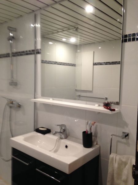 photo 17 Location entre particuliers S'Agar appartement   salle de bain