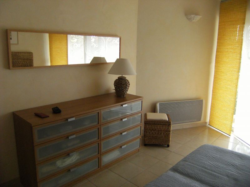 photo 4 Location entre particuliers Saint Aygulf appartement Provence-Alpes-Cte d'Azur Var chambre