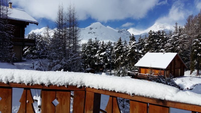 photo 6 Location entre particuliers La joue du Loup chalet Provence-Alpes-Cte d'Azur Hautes-Alpes Vue de la terrasse