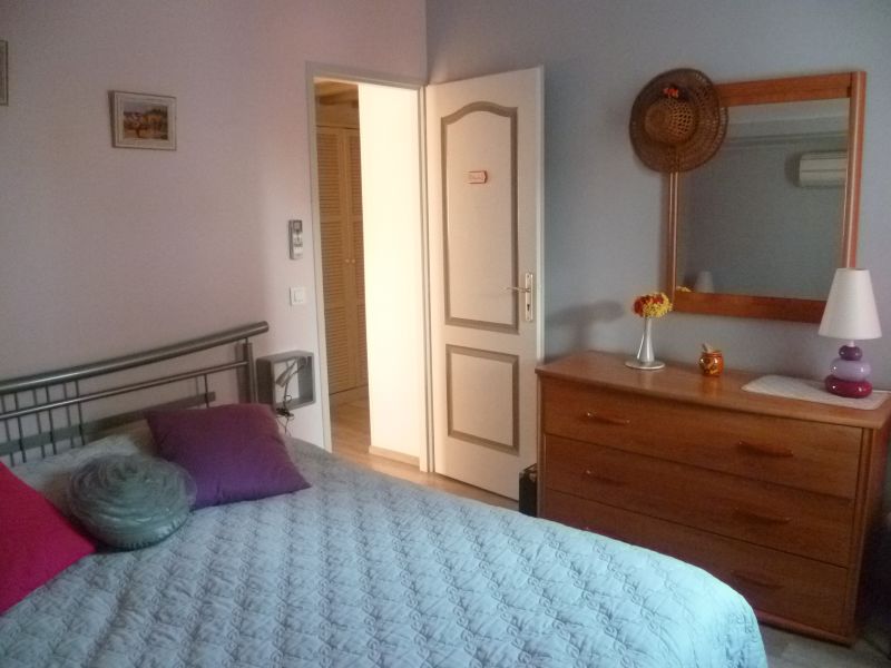 photo 13 Location entre particuliers Sanary-sur-Mer appartement Provence-Alpes-Cte d'Azur Var chambre