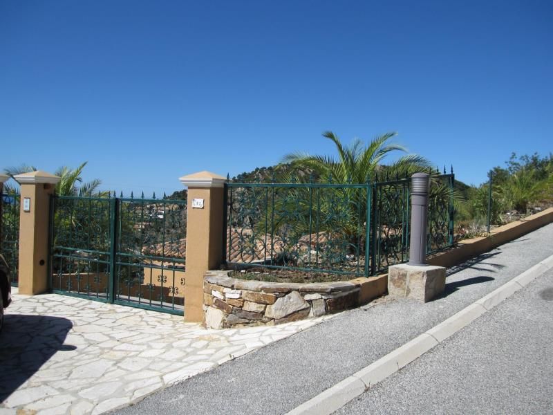 photo 18 Location entre particuliers La Londe-les-Maures villa Provence-Alpes-Cte d'Azur Var Vue extrieure de la location