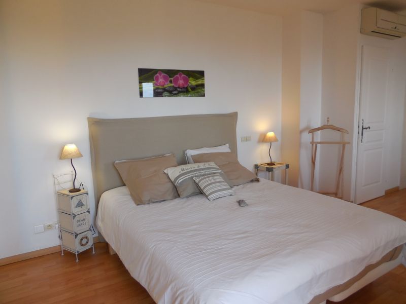 photo 12 Location entre particuliers La Londe-les-Maures villa Provence-Alpes-Cte d'Azur Var chambre 1