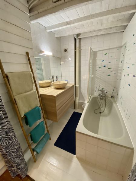 photo 15 Location entre particuliers Narbonne gite Languedoc-Roussillon Aude salle de bain 3